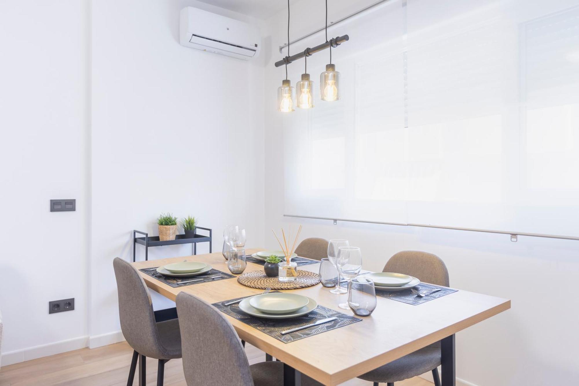 Fully Renovated Apartment In The Heart Of Fuengirola, 2 Min Walk To The Beach 외부 사진