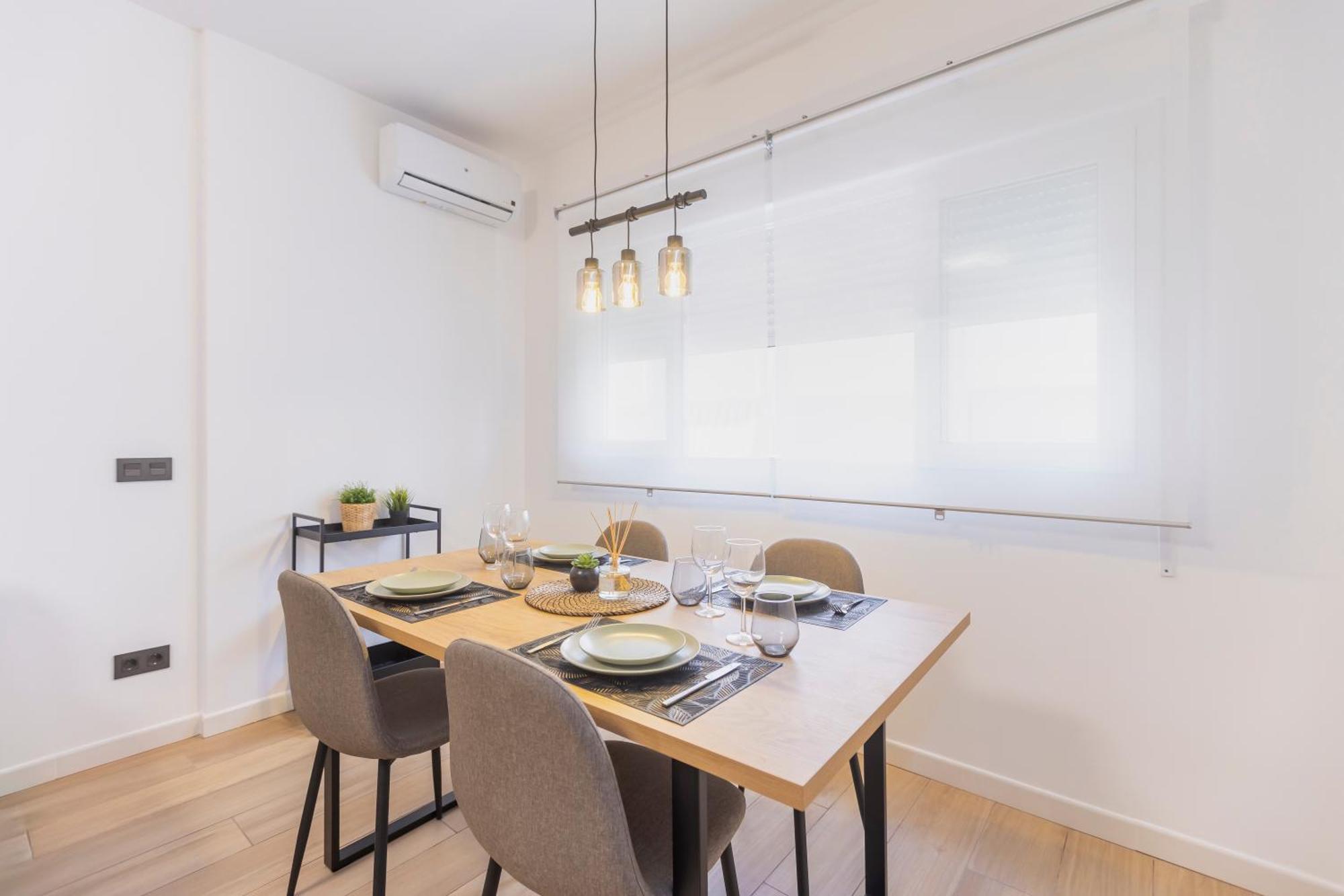 Fully Renovated Apartment In The Heart Of Fuengirola, 2 Min Walk To The Beach 외부 사진